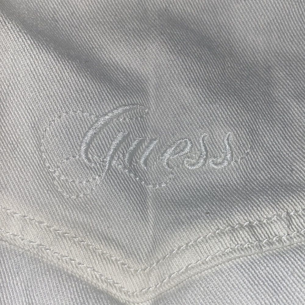 ✨2xHP✨Guess White Denim Jacket✨ - Picture 7 of 8